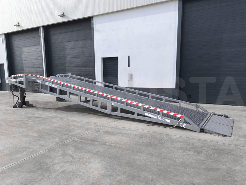 Mobile loading ramp MC-MR-07